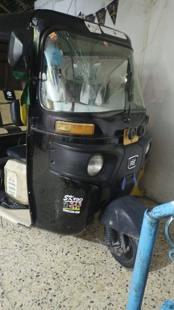 باجاج موديل 20 سنويه بأسمي جاهزه مجفت بيه طخطخات بصيطه ب6 ملايين وبصيط ***********
