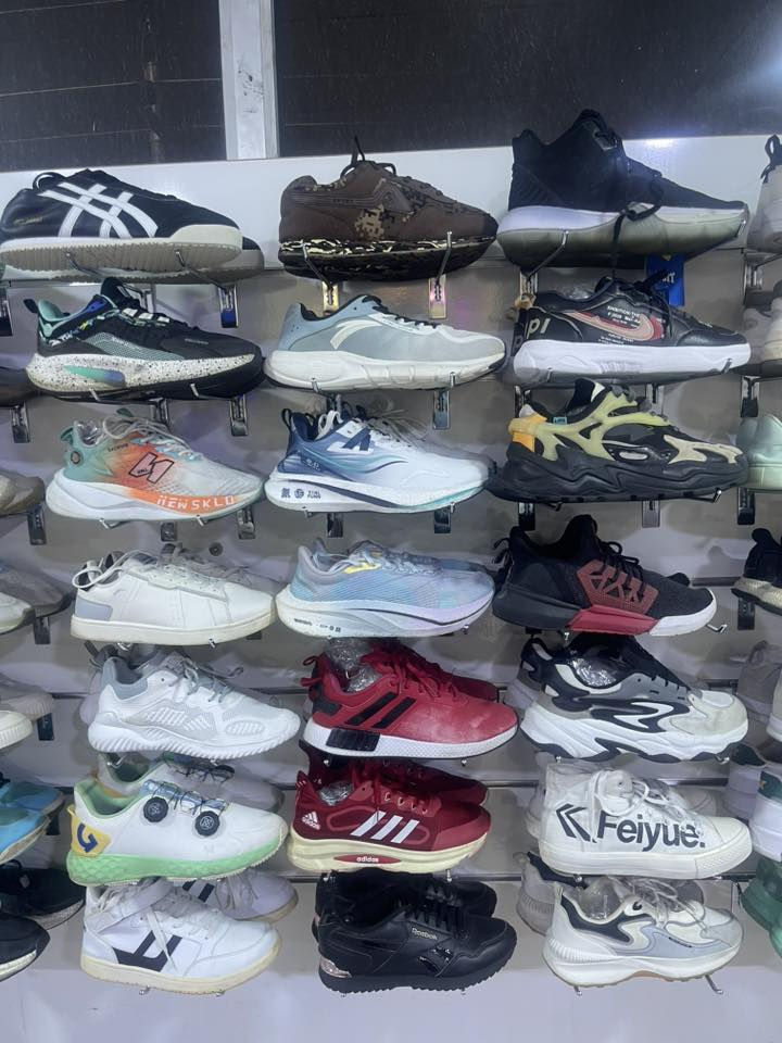 متوفر شلعة قياسات ٤٠ الى ٤٤
ب٤ الاف القطعة 

٥٦ قطعة الي بالصورة كلهن 

***********

العنوان اربيل
