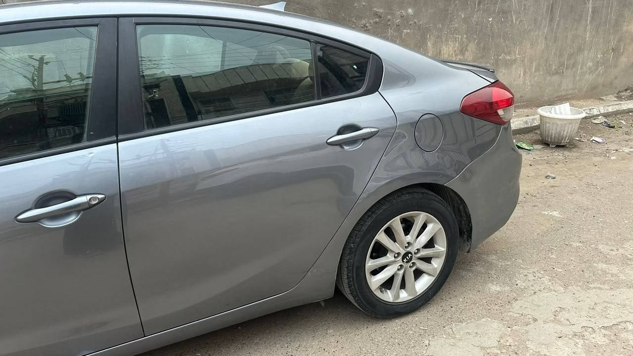 السلام علیکم کیا فورتي وارد امريكي موديل 2017 رقم بغداد الجديد هزة وسنوية جديدة تحويل ثاني يوم محرك 2000 دوش كير اي تي المرغوب حادثها بسيط کلش موضح بالصور مع السونار بس ربع البنيد شاصي لغد مكفولات بدون دواخل المواصفات شاشة كبيرة اصلية كاميرا خلفية ثلاث وضعيات قيادة وباقي المواصفات المعروفة السيارة جاهزة للبيع فقط السعر 113 ورقة بيها مجال بسيط حق الجية للاستفسار *********** مكان السيارة بغداد
