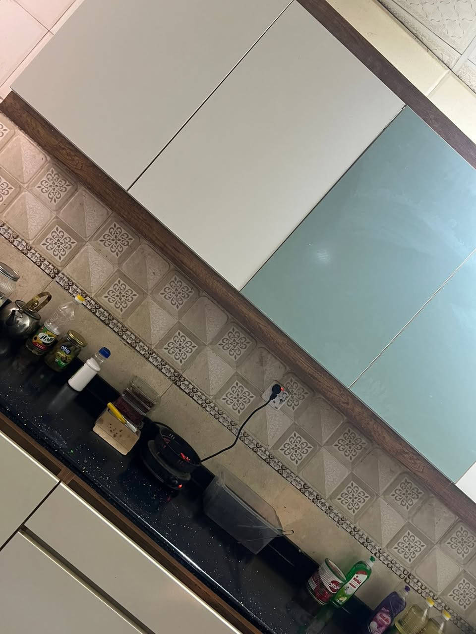 سلام عليكم مطبخ البيع مكان بصره شراي ***********
