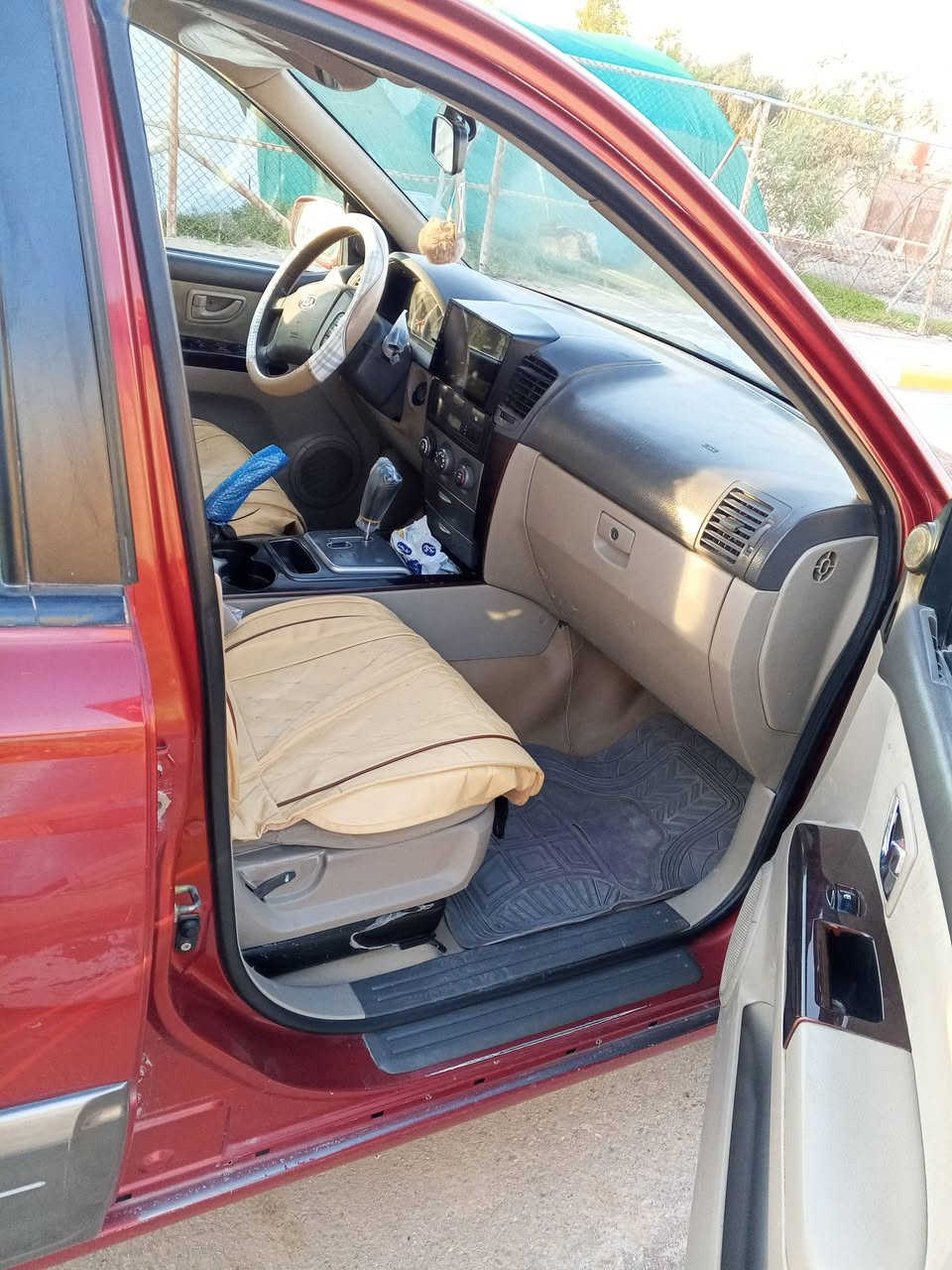 السلام عليكم سياره سورنتو موديل 2009خليجي سياره مكينه او كير خير من الله حداديه وره او گدام جديده سياره نضيفه بديها حلو او نضيف كلش سياره مامتعوبه السعر 105او بيها مجال ***********المكان الناصريه البطحاء
