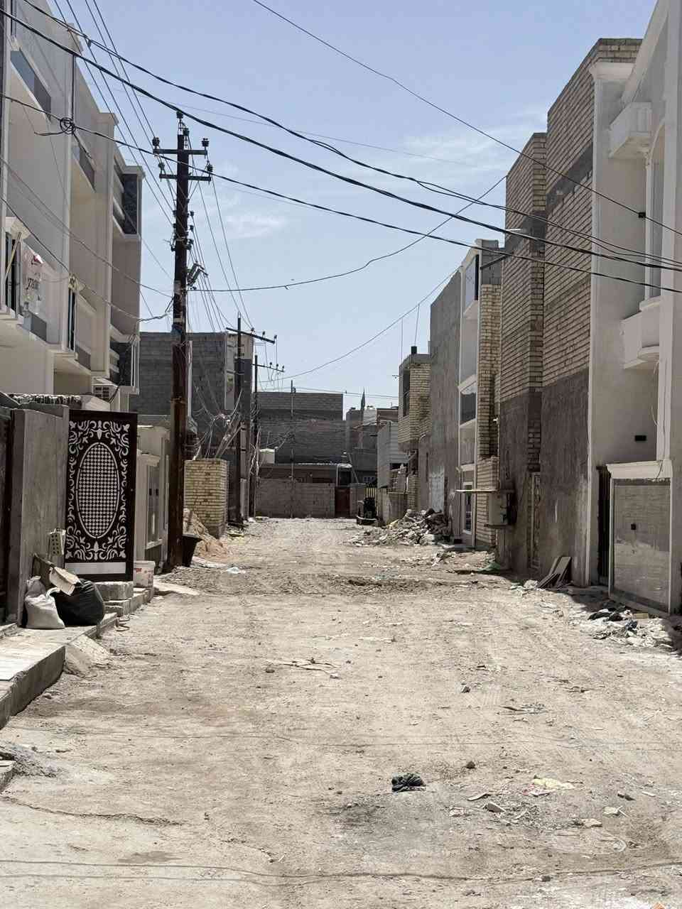 مستعجل على بيعته كاع مساحته 105 جميع الخدمات متوفره مي مجاري كهرباء سند 25 عنوان سويب شارع السواعد خلف المختار سعره جدا مناسب ***********
