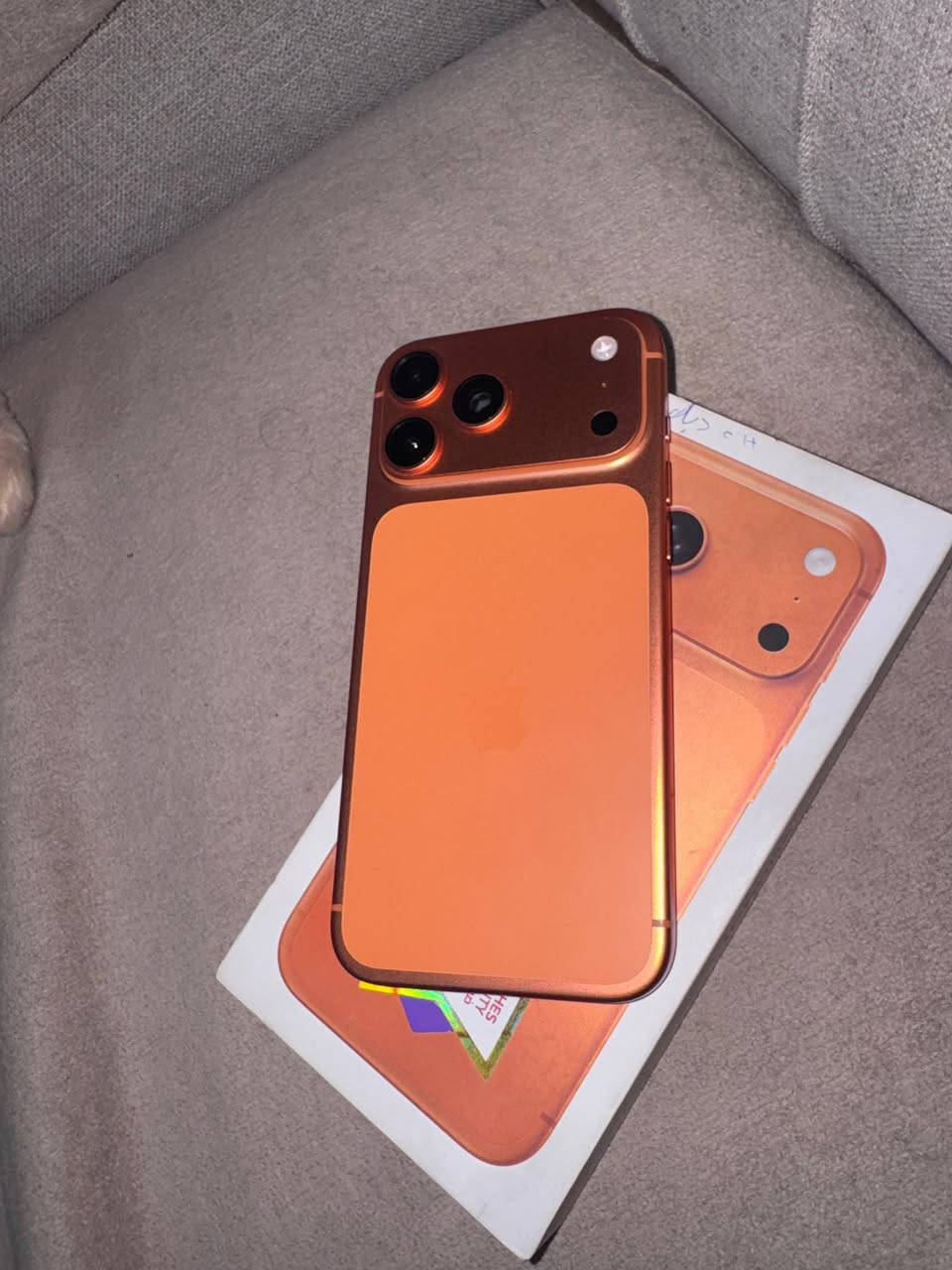 سلام عليكم حبايب عندي 
أيفون 17برو ماكس 
لون مميز برتقالي 
دبل سيمكارت 
ذاكره 256
بطاريه 100
عدد الدورات 80
النضافه 100/100
عنواني النجف الاشرف 

***********
غير متواجد ع الفيس
