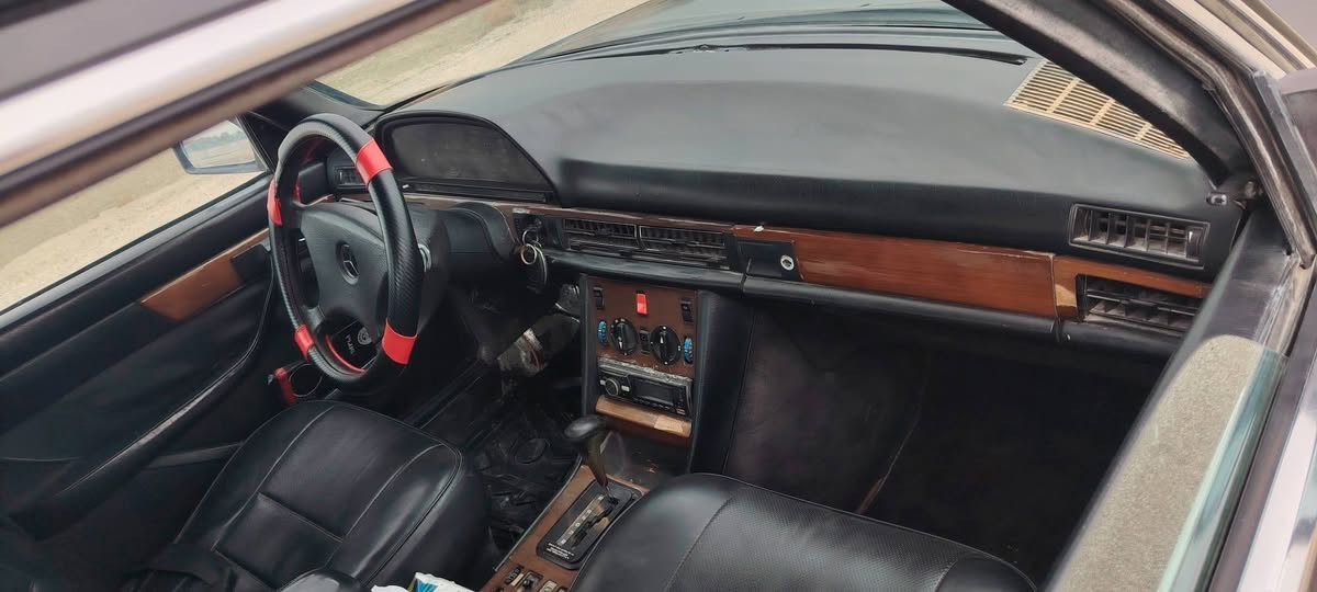 مارسدس جانبو 
مديل 90بغداد مشروع وطني سنوية جديده 
داخل جلد بلادي 
محرك بطة 2ونص لة شلعة فول بيها 
منظومة بريك جديدة ادامة عامة 
السعر 55
***********
