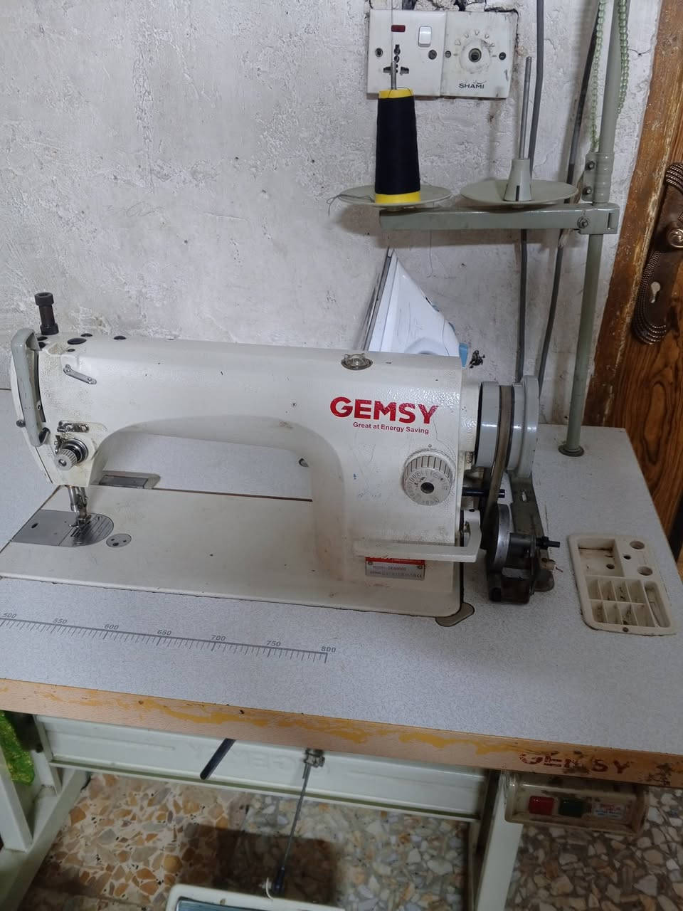 السلام عليكم مكينه خياطه مستعمله نظيفه للبيع ***********
