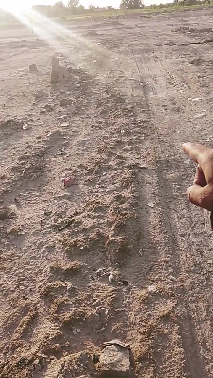 للبيع قطعه ركن على شارعين المساحة 300 م للستفسار اتصل على رقم ***********
