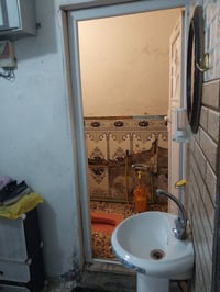 بيت للبيع نصف قطعه شرك طابق ونص نظيفه جداوامستعجل على البيع  مساحه٧٢مت...