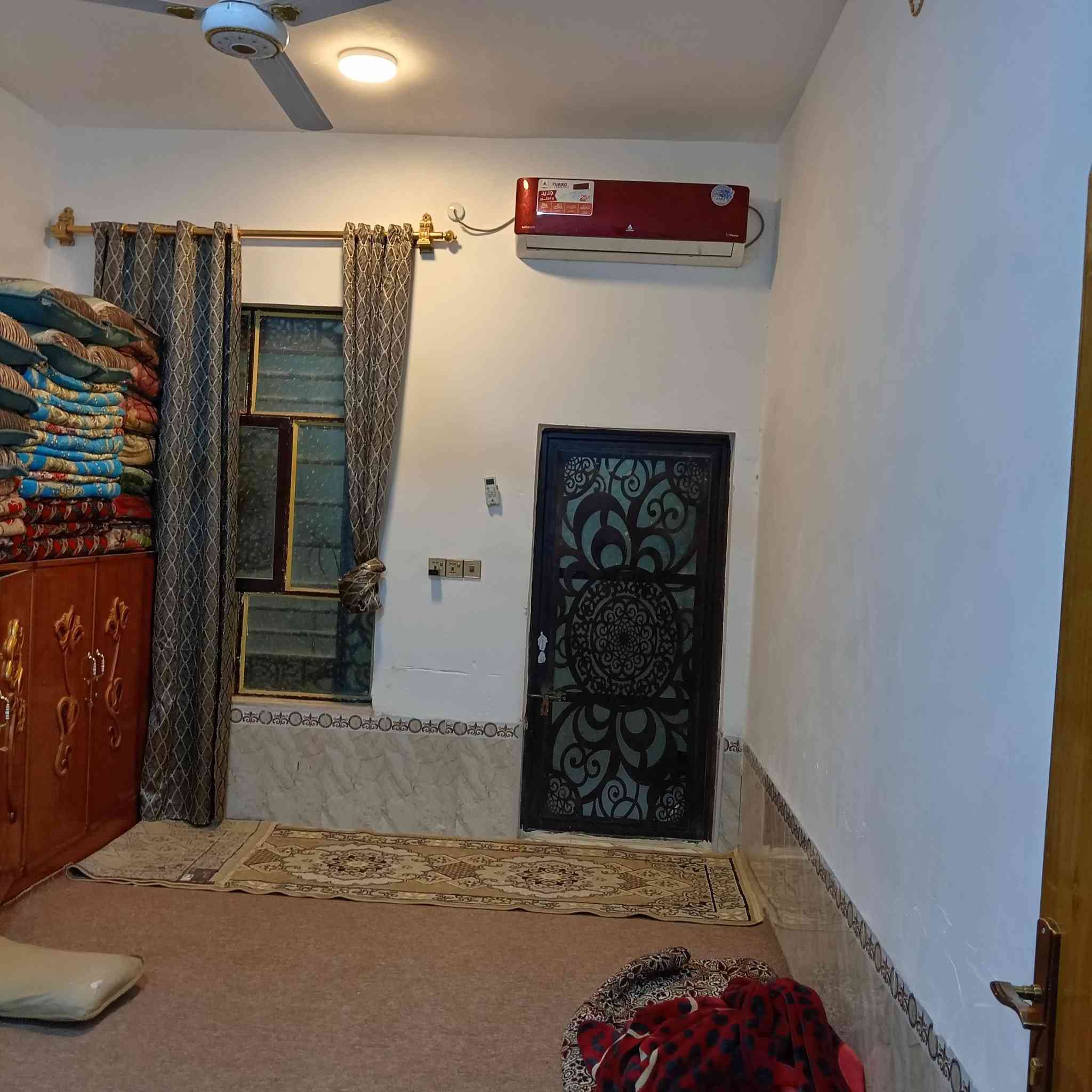 السلام عليكم ورحمة الله وبركاته بيت للبيع ١٥٠ متر بنا طابوك وصب مركزي وعالي عن شارع بنا درجة أولى قرب مشروع الماي بشارع كطران الشلبي ***********
