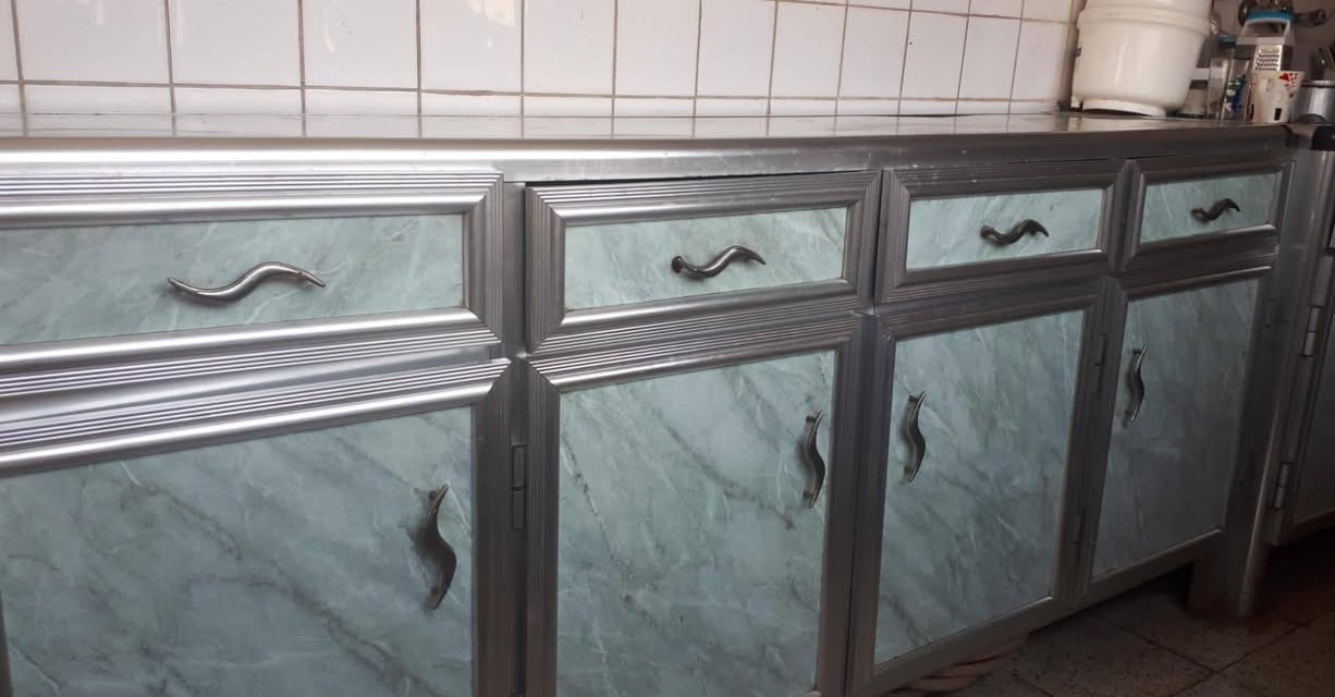 كاونتر ثلاث قطع. العنوان بغداد كم ساره الشارع التجاري شارع لحوم الاوائل السعر 175 بيه مجال مو شراب. لا تعامل   ما بيه اي ضرر


**إذا كنت صاحب هذا الإعلان وتريد حذفه لأي سبب، رجاءا أرسل رسالة إلى الدعم الفني**