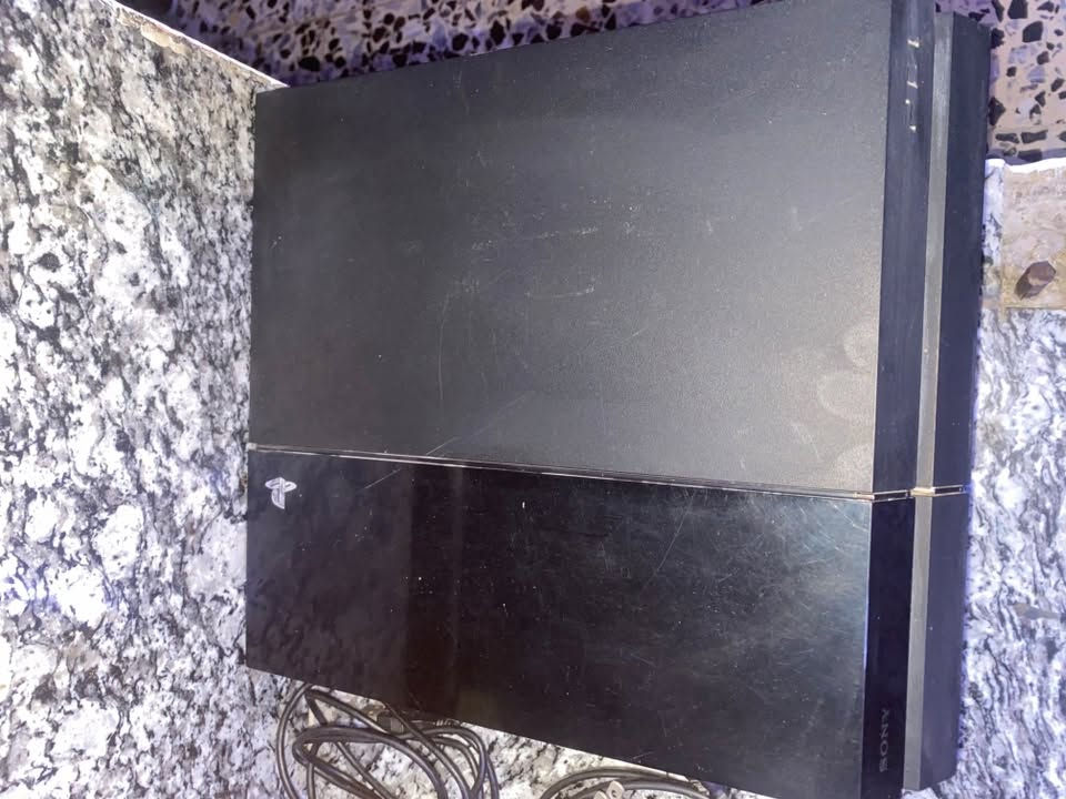 السلام عليكم ورحمة الله وبركاته
بلي  فور فات مهكر. نظام 12.50 

ذاكره 500g نص تيرا 

ملحقاته 2 جوستك  تجاري شغال 

فيش تشغيل 

2 كيبل شحن جوستك. 

يحتوي 4 العاب 

كول اوف ديوتي بلاك اوبس 6

فيفا 2026

ذكرو2 

 سبايدر مان 2

——————-مع قرص التهكير————

هاتف.📞 : ***********

العنوان بغداد  تقاطع درويش حي التراث 

—————سعر  270————————
