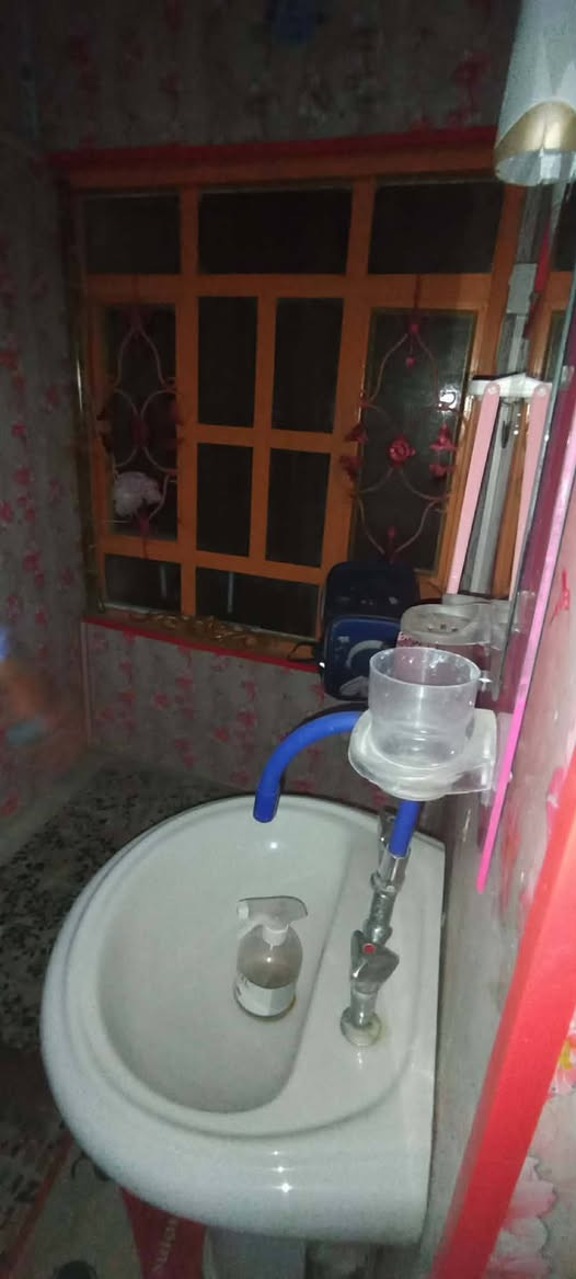 بيت لرهن 190م ب 6ملايين لمدة سنه 
واذا رهن لمدة سنتين 10
ويرهم للبيع 
#يحتوي/ على غرفتين واستقبال ومطبخ 
#العنوان /بشارع المعمل قرب جامع الخزاعل واسواق الامين يبعد عن شارع المعمل 50 متر تقريباً 
اتصلو واتساب او خط امانه 
مكتب الفهد للعقار***********
امانة الله بلغو من طرفي حلا سيف
