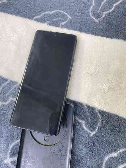 سلام عليكم عندي هونرx9bمكفول من العطل شتريتة على ايدي لون اسود ذاكرة256 الشاحنة ضاعت وشتريت شاحنة اصلية ١٢٠ واط انطيهة ويا مكاني الخالص مراوس حسب القناعة ***********
