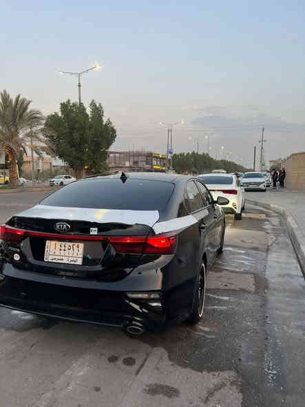 السلام عليكم كيا فورتي مديل ٢٠٢١ السياره حادثها دعاميه وبارد بالمدكر السياره بيها رصعات خفيفه  السعر ١٣٥ وبيها مجال  السيازه معوقين بعد سنه وتصير حره  مكلف بالنشر ***********
