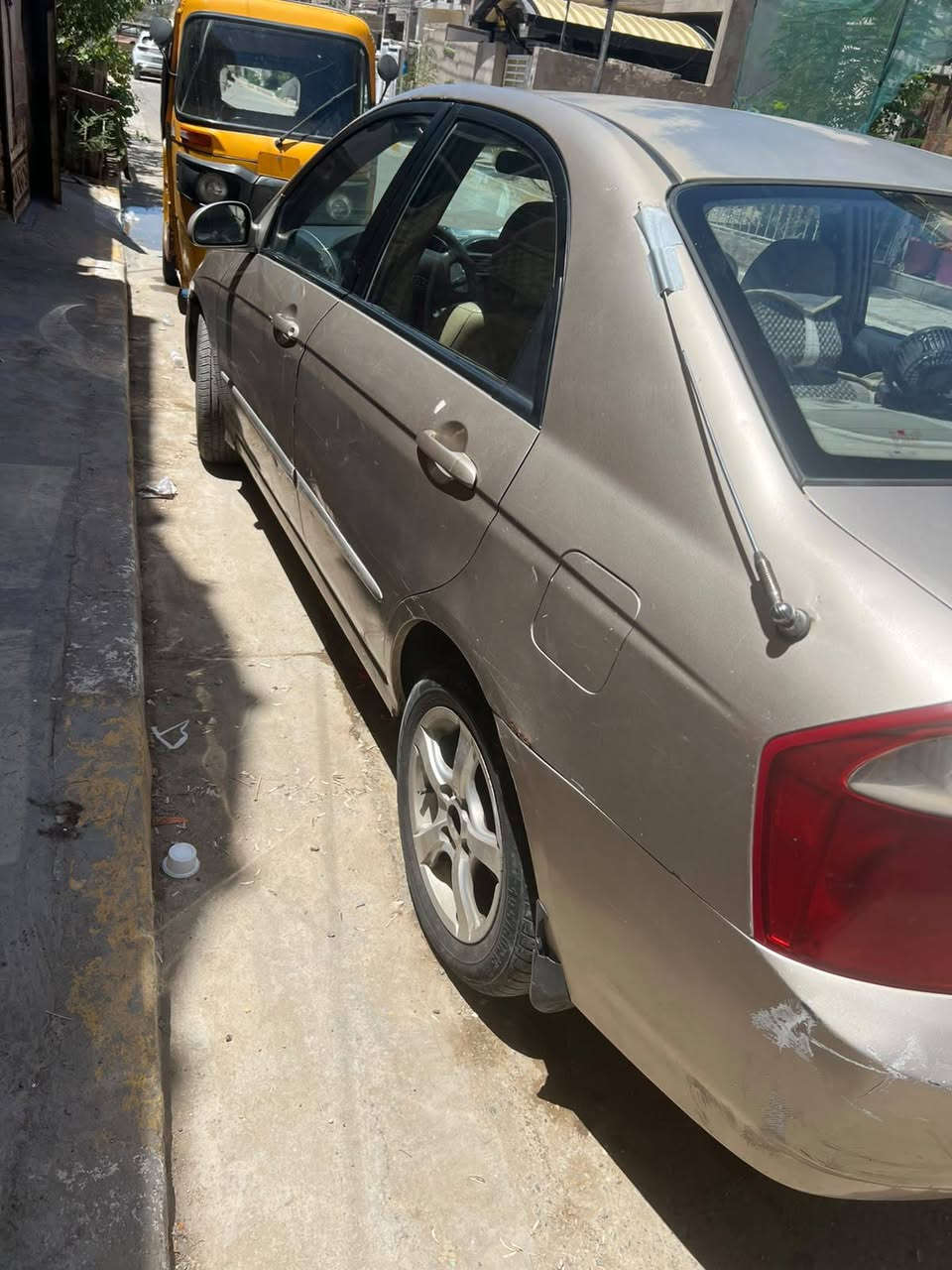 كيا سبكترا ٢٠٠٥
رقم بغداد 
مكان السيارة بغداد
السعر ٦٢
ت ***********
