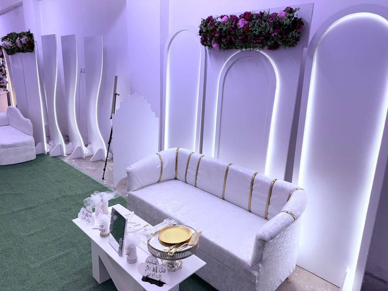 بسم الله الرحمن الرحيم. 
تم بحمد الله افتتاح محلي الجديد (كوشات أوس للأعراس) 🎊💍.
نحن هنا لنضيف لمسة من السحر على ليلة زفافكم بأرقى التصاميم وأحدث الموديلات.
📍 العنوان: [الفلوجة حي العسكري شارع الجيش الشعبي تقاطع شارع اربعين]
📞 للتواصل: [***********]
أهلاً وسهلاً بالجميع!"
