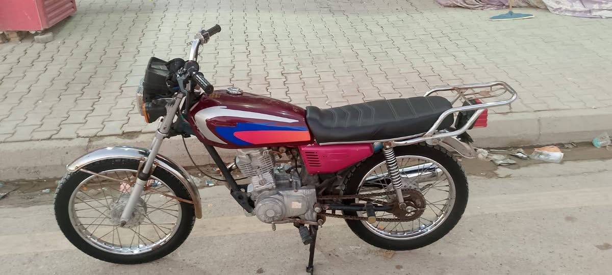 السلام عليكم شباب دراجه للبيع السعر 300 وبيها مجال مكاني واسط الصويره ***********
