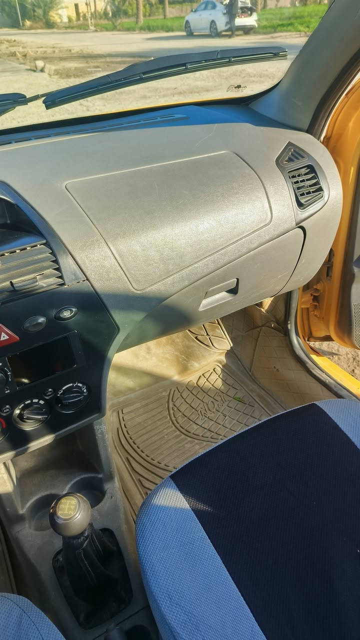 السلام عليكم تايبا للبيع محرك بي تنقيص موديل ١٥تحويل ثاني يوم  سياره شوفت مبدل جاملغ جه السايق فقط يرادله ترتيب شويه مكاني حله ورديه داخل  ونتصل بيك خير وتدلل *********** السعر ٣٢ وبيه مجال
