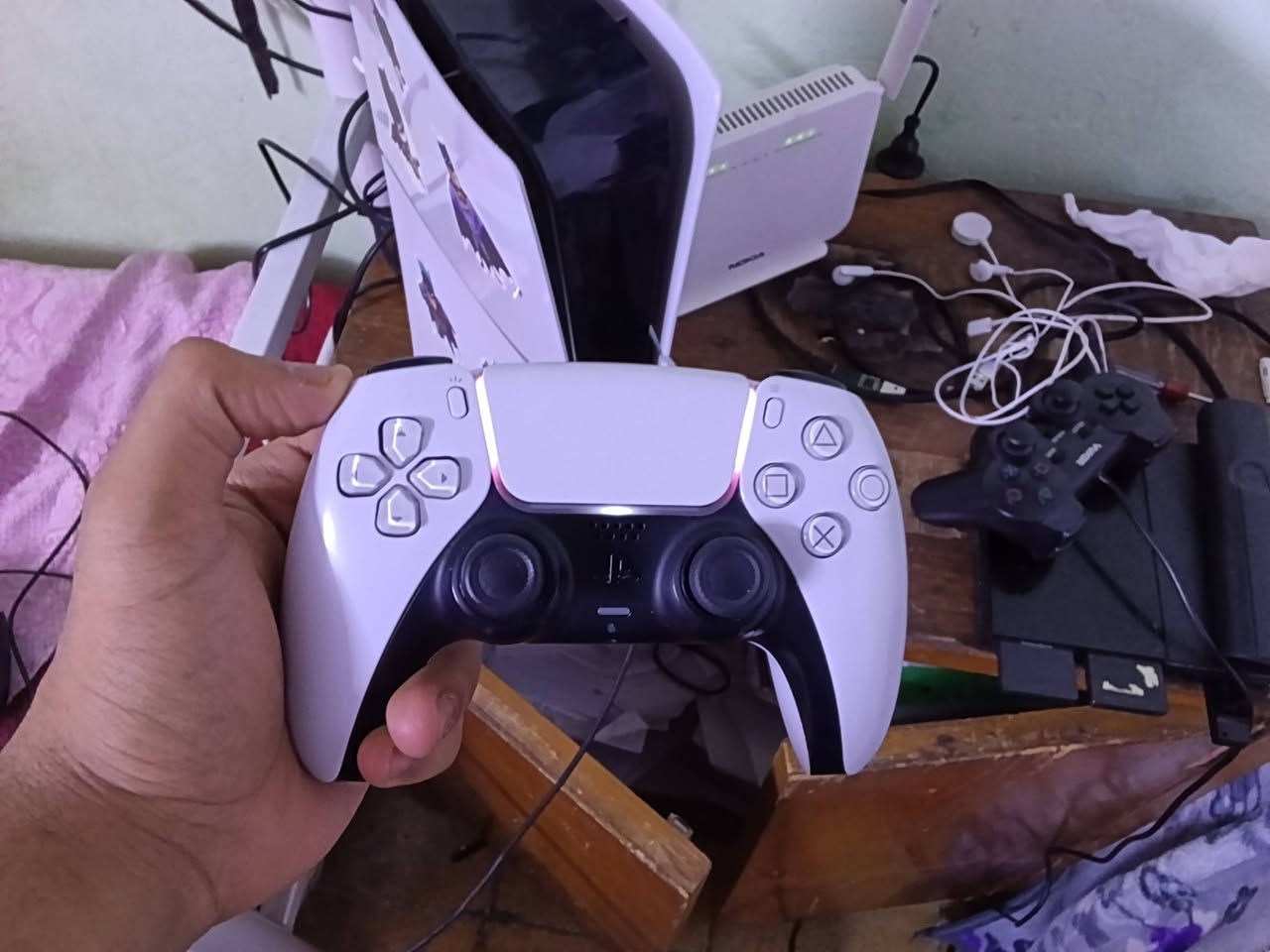 بلي 5 نظيف 
الحساب بيه : 
BATMAN ARKHAM KNIGHT , BATMAN ARKHAM CITY, BATMAN ARKHAM ASYLUM 
و بيه هم GOTHAM KNIGHTS و unravel و need for speedو metro exodus 
هم THE WITCHER 3 NEXT GEN  و BATTLEFIELD 1 و BATTLEFIELD 4  
it takes two  و NARUTO ULTIMATE NINJA 4  و DRAGON BALL X enoverse 2 
اليده اصليه مال بلي و ما مفتوح الجهاز و نسخه اوربيه و الكارتون و كل غراض البلي موجوده الاصليه و كل اغراض البلي اصليه مستخدم قليل 
السعر 780 قفل للتواصل *********** واتساب فقط
