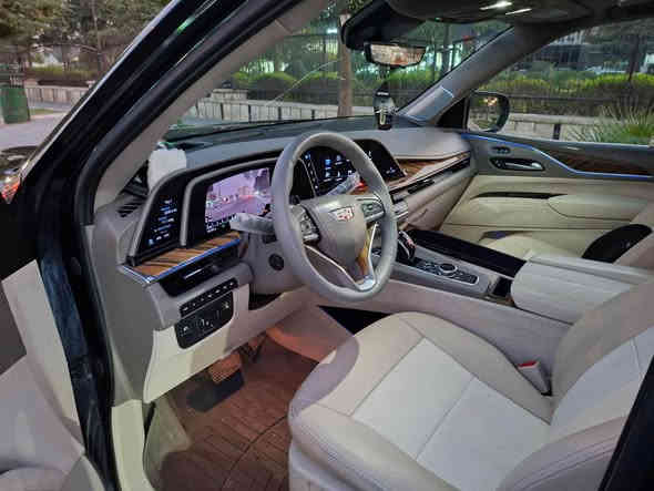 سلام عليكم كديلاك اسكاليد 600 موديل 2021 رقم بغداد مميز انكليزي 
فول مواصفات
36 سماعة 
كشنات جلد منفصلة خزن وذاكرة ومساج وكهرباء وتدفئة وتبريد داخل ملكي اضافة الى صاج بانوراما
 بصمة
 كامرات عدد 5 
دوسات كهربائي وانارة LED 
مري اشارة ورادار وشفط 
صندوك ذكي وكهربائي 
ويل كب حجم 22 
جكات هواء 
قيادة ذاتية 
ستيرن شفتات وتدفئة وتبريد محرك 6200 
شباك كروم 
شاشات عدد 3  
تشغيل عن بعد شعار كديلاك ترحيب عند الاقتراب
 سايد بريك بصمة
 يدات انارة ترحيب
الباب شفط
بعد بيها هواي مواصفات
 المواصفات فول 1/1 
ضرر دعامية امامية جاملغ مفتوح فقط بيها بارد بالجاملغ الخلفي الايمن حالوب بالبنيد 
ماشية ٥٦…..الرقم مميز
السعر 550$الف وبيها مجال بسيط 
اي استفسار هذا رقمي *********** 
اخوان مامتواجد على الفيس
بغداد الكرخ بغداد
