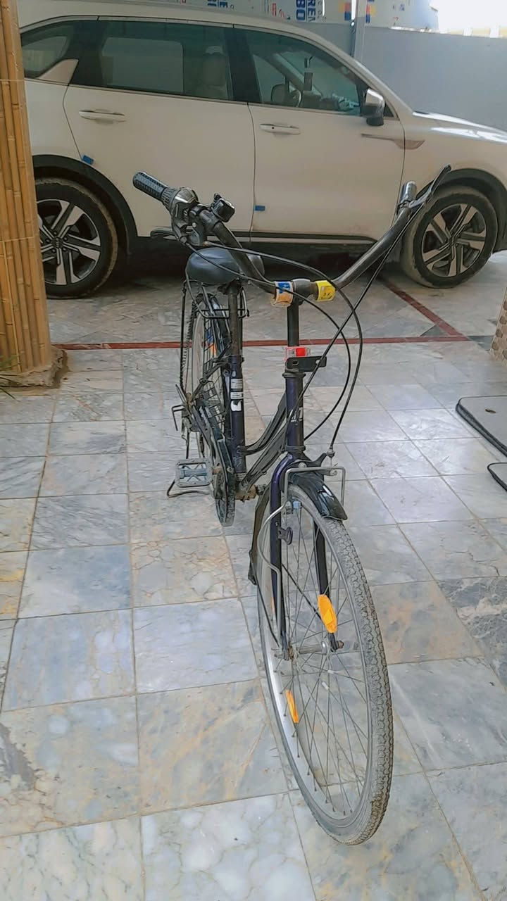 للبيع بايسكل ياباني 🇯🇵
لون اسود 🖤 +
لون بنفسجي غامق 💜 
10 ارقام 
مع 2 مساطر 
و6 فسفوريات
البايسكل نضيف 
السعر 90 الف 💲 وبيه مجال
المكان الرفاعي 
الرقم ***********
فقط واتساب 🌹🌹🌹
