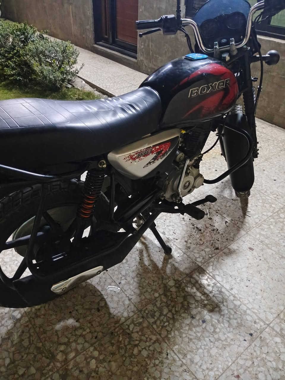 سلام عليكم
دراجه بوكسر موديل 22 شكل 23 صاحبهه واصل للبصمه او واكف الترقيم الدراجه مابيهه اي نقص كامله مكمله او عندي معامله مال الرقم السعر 1500 بيهه مجال 

*********** مكان بغداد
