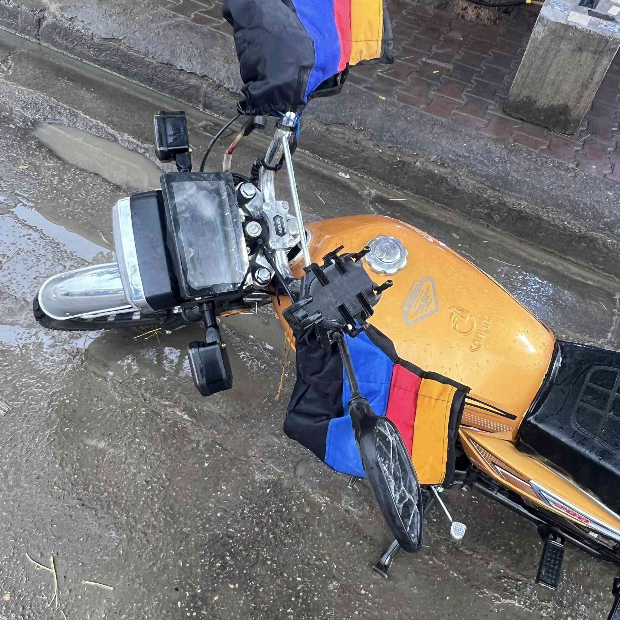 للبيع 2025
دراجه مابيها نقص كبل للشارع 
مشتغله دلفري 6 اشهر 
650 وبيها مجال 
***********
