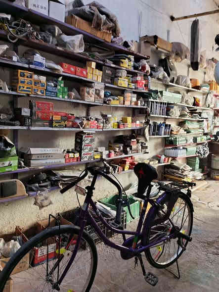 السلام عليكم للبيع،موديل 21  بايسكل نظيف حاويه جديده ومطلعينه سعر مالته 165 وبمجال الرقم***********
