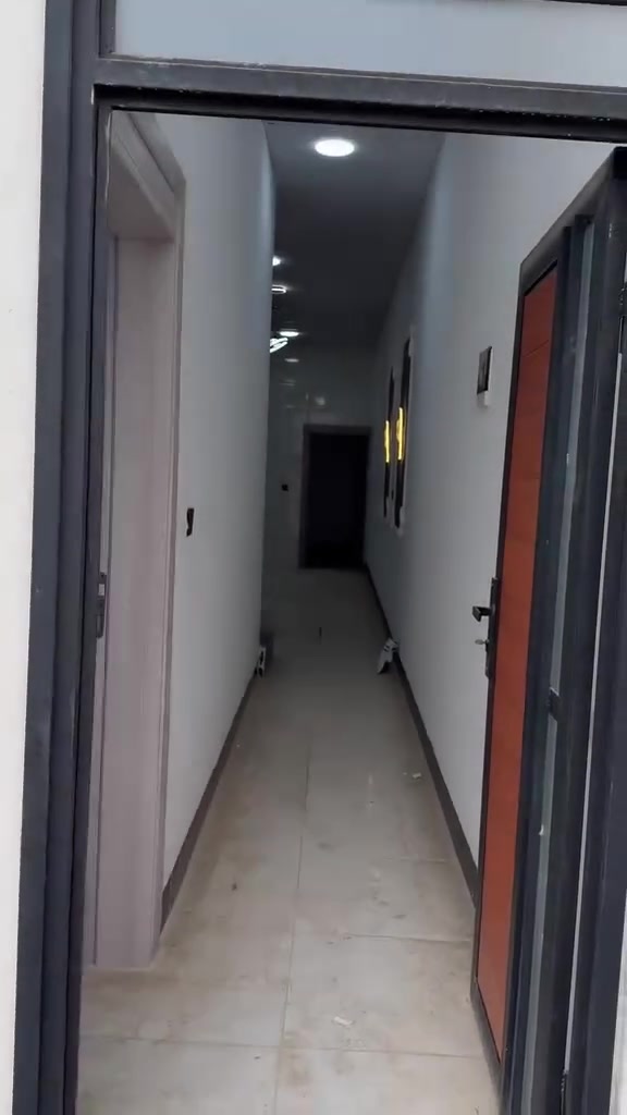 سلام عليكم دار للبيع ١٠٠ متر طابق ونص البيت صفر مامسكون السعر ٥٨ بي مجال الاستفسار ***********
