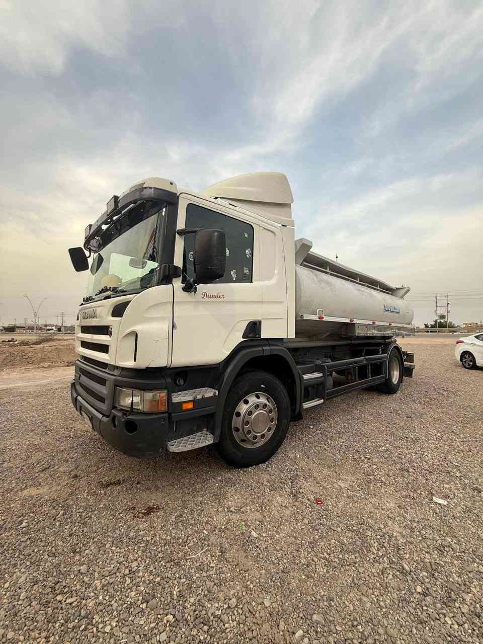 سلام عليكم سكانيه البيع مديل 2007تانكي فافون حموله 15طن تخم تاير تبريد شغال سياره جاهزه كبل العمل سياره كفاله عامه مكينه خمسه سلندر السعر.  ***********
