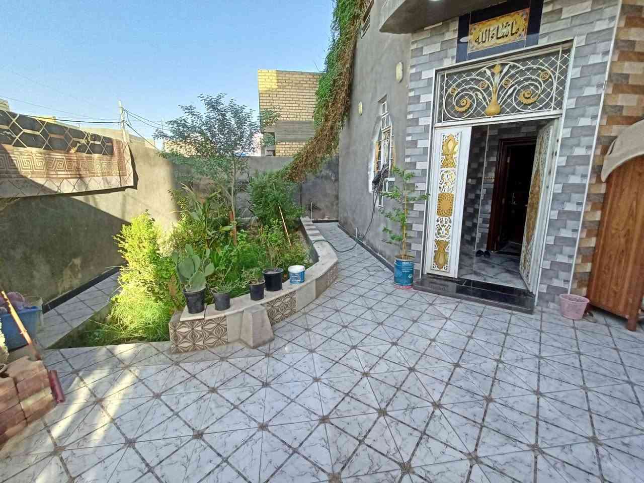 #اللهم صل على محمد وآل محمد 
# البيت للبيع طابو زراعي سند 25 اقرار محكمه 
#حي سيد علاوي بستان ال خايس 
#المساحة 400 متر طابقين فول مواصفات 
 الطابق الأول غرفتين سويت   وصالتين ومطبخ حار وبارد وبراني كبيره  مجمعات صحيه وتهويات كونكريت مسلح 
الطابق الثاني 3 اغرف اكبار نضام سويت وصاله وحمامات وصطحين 
#السعر 210  مليون  قابل  للتفاوض لشراء يراجع مكتب الناجح للعقارات السماوة حي الحكم قرب مرطبات فستقه 
#مكتب- الناجح للعقارات 
للإستفسار اكثر مراسلتنا ع الخاص او الاتصال ع الرقم التالي ***********بي وتساب /*********** 
#او مراجعة مكتبنا الواقع في *********** رد سريع 
#الحكم / مجاور مرطبات فستقه علمأ دوام مكتبنا من 9 صباحأ ال 10 ليلأ
