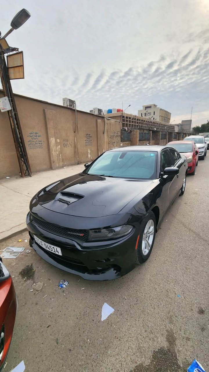 السلام عليكم البيع جارجر مديل 23اصل SXT محدثه GT  مكينه 3600 مواصفات معروفه فتحه شفتات ستيرن تبريد قطعتين مثبت سرعه السياره جاهزه تخم تاير جديد تبريد ثلج صدر جديد السياره رقم بغداد بسمي تحويل ثاني يوم حادثه حرق فقط البجم صور الحادث وتساب سعر 175 وبيه مجال مكاني بغداد ***********
