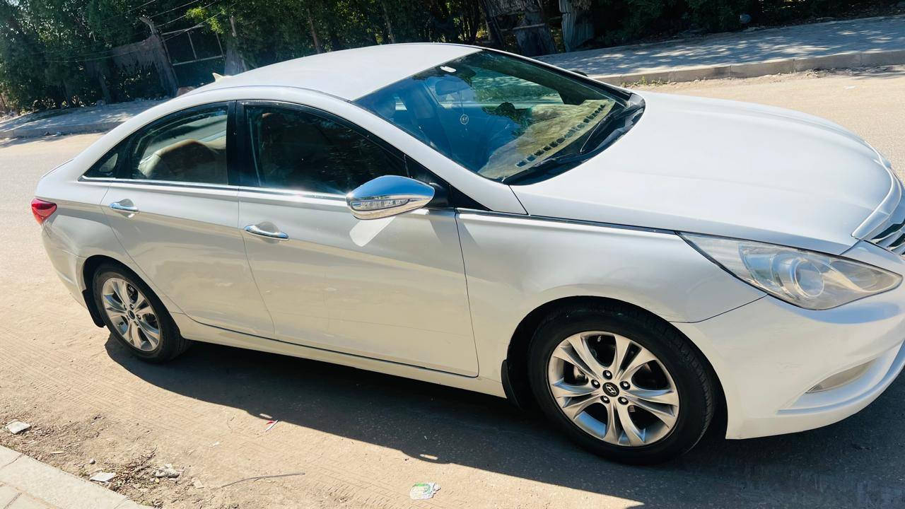 اللهم صلِ على محمظ و آل محمد
السلام عليكم للبيع فقط سوناتا خليجي 2010 شكل 2011 مكفولة من الضربة والصبغ والتبديل 
بيهه فقط بارد و تكحيل
محرك2400دوش
السعر 120وبيها مجال
المكان: النجف الأشرف
***********
