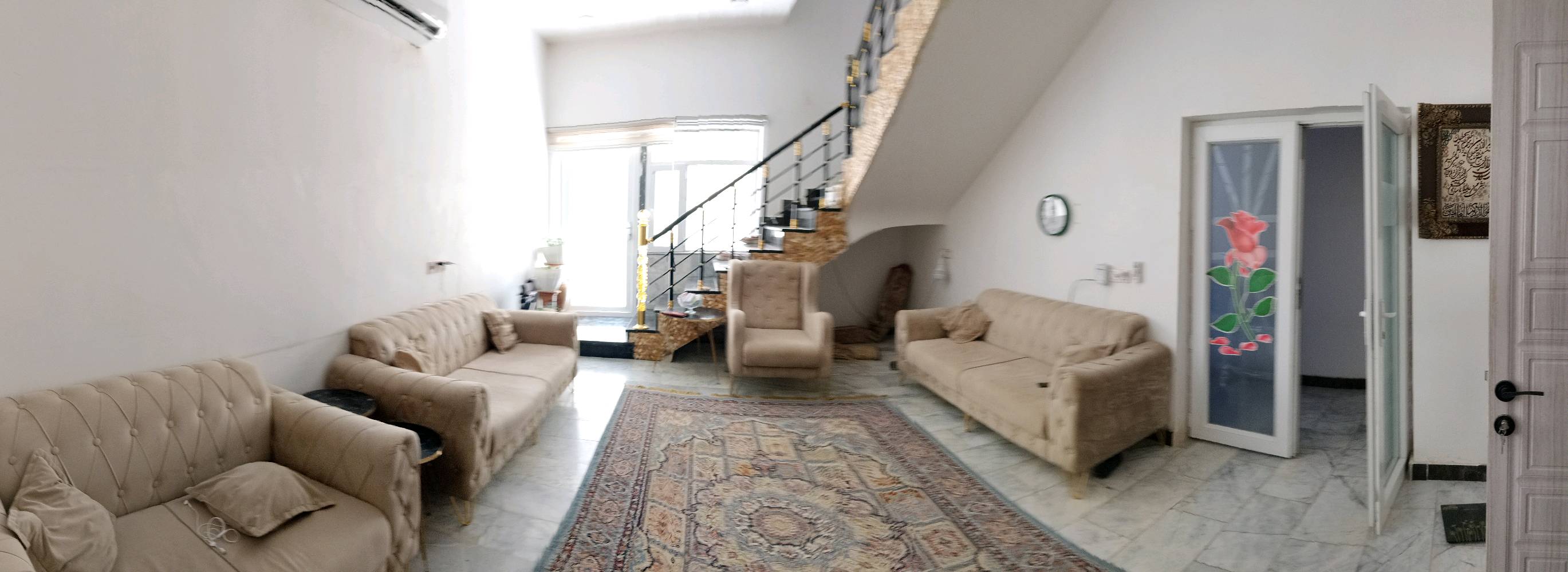 دار للبيع – كفاءات التعاون
🏡 فرصة مميزة لامتلاك دار حديثة البناء بموقع استراتيجي ومميز.
📐 المساحة: 200 متر 🏗️ سنة البناء: 2023 🧱 البناء: درجة أولى بطابوق جمهوري
🔹 طابقان 🔹 3 غرف نوم (سويتات) ▪️ الغرفة الأولى: 5.5 × 4.5 م ▪️ الغرفة الثانية: 6.20 × 4.20 م ▪️ الغرفة الثالثة: 4 × 3.5 م
🔹 صالتان ▪️ صالة: 6.20 × 4.20 م ▪️ استقبال: 6.20 × 4.20 م
🔹 مطبخ: 4 × 3.5 م 🔹 مخزن: 1.5 × 4 م 🔹 5 صحيات 🔹 نظام بوستر للمياه
🏪 محل تجاري كبير بمساحة 6 × 5 م 🚗 كراج بطول 8 أمتار
📍 الموقع: كفاءات التعاون – واجهة الحي 🌳 مقابل حديقة وشارع رئيسي عرض 40 متر
💰 السعر: 470 مليون دينار ✅ شامل قرض الإسكان المتبقي (54 مليون دينار)
📞 للاستفسار والمعاينة: *********** ***********
✨ موقع ممتاز، بناء حديث، وتشطيب درجة أولى. فرصة مناسبة للسكن أو الاستثمار. 🏡🔑
