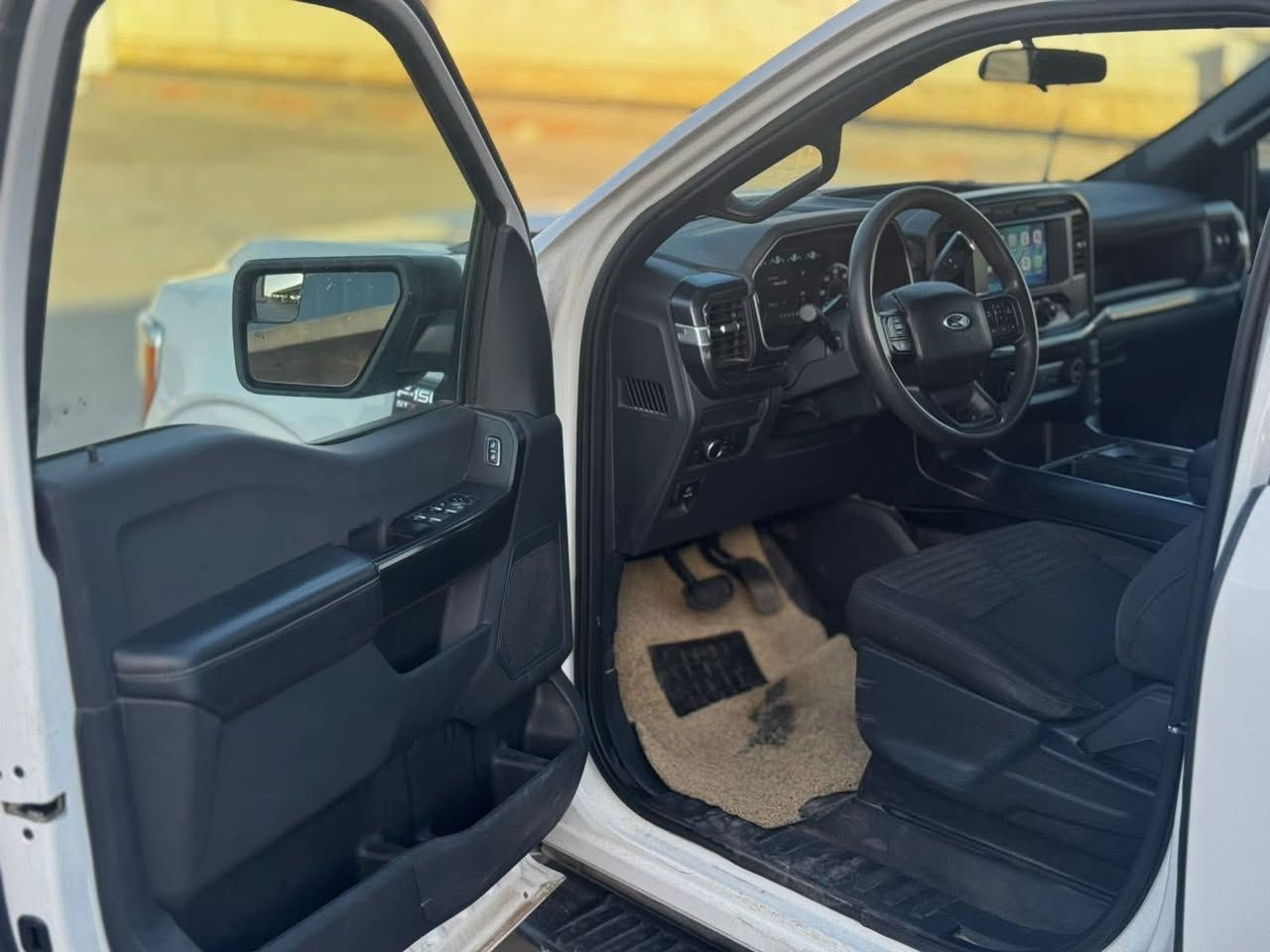 فورد f150 2022 XL
Ford f150 2022
ماشية 77 الف فقط
كير تعليك 
باب طويل بودي قصير
محرك 6 سلندر 3,3
لايت عدستين عدسات
كامرات حساسات 
كشنات مخمل
سيارة جاملخ وبنيد مبدل  باب بيه شوية صبغ
السعر  والاستفسار ع الخاص 
***********
