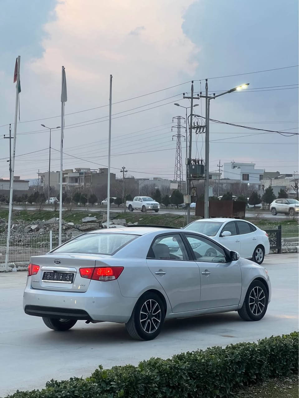 کیا سیڕاتۆ بڕاوە بۆفرۆشتن 
قەپات قەپات مواسەفاتە 
سلایدە ... بەسمەیە ... کوشن جڵد ... کوشن هیتەرە ... سوکان ڤۆلیۆم ... حاسەیە ... ئاوێنە شەفت ... ئاوێنە ئیشارەت ... تەبرید گەرم و سارد ... چوارتایە و ویلی سپۆڕت ... سپێری بیلاد تیایە ...هەر هەمووشتی بەشەرتە بۆ یەک دینار مەسروف مەگەڕێ  گێڕ و مەکینە و تندوتۆڵی بەشەرت مەکینە بیلاد ئاڤانتی 
سحری54مجال  شوێن حاجیاوا *********** رانية, السليمانية
