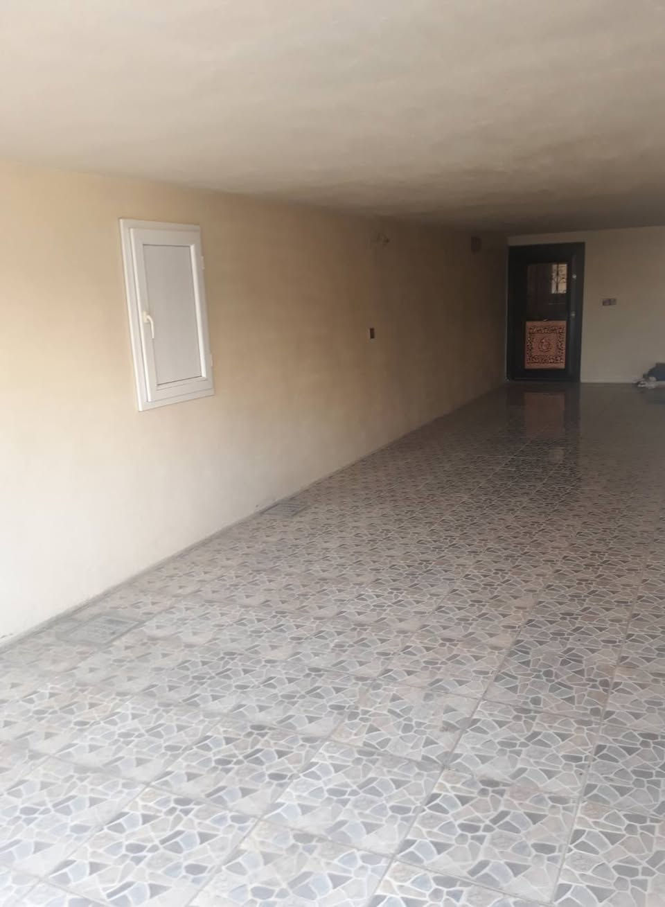 دار للبيع
مساحه 250 متر طابو ملك صرف
يحتوي مع طابقين وكراج دفن
طابق اول
غرفتين نوم استقبال هول مفتوح مطبخ حار بارد
وصحيات
كراج دفن وحديقة
طابق الثاني
يحتوي ثلاث غرف نوم وصحيات
عنوان. حي عدن خلف المدينة المانية
موقع متميز جدا حرف Tمقابيل الفرع
للاستفسار الاتصال ع الرقم لصاحب الملك
رقم ..***********
