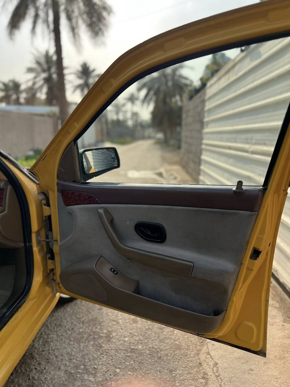 لسلام عليكم
سمند موديل 2011، محدث بجم 17مصفّرة هيئة وغرامات.
السيارة جاهزة وين ميعجبك روحه بيه ترايك للبصره
المحرك كير مكفولات 
التدفئة والتبريد كلها شغّالة، الكهربائيات كلها شغّالة.
بيها صبغ بالجلمغ (الصدر)ومبدل بنيد.
رقمها  بابل – باسمي، مداور.ثاني يوم مشروع وطني. الرقم النكليزي هزه جديده بشهر الواحد 
 أني موجود ببغداد.
السعر 38 وبيه مجال.***********
أبيع بدون سيباية
