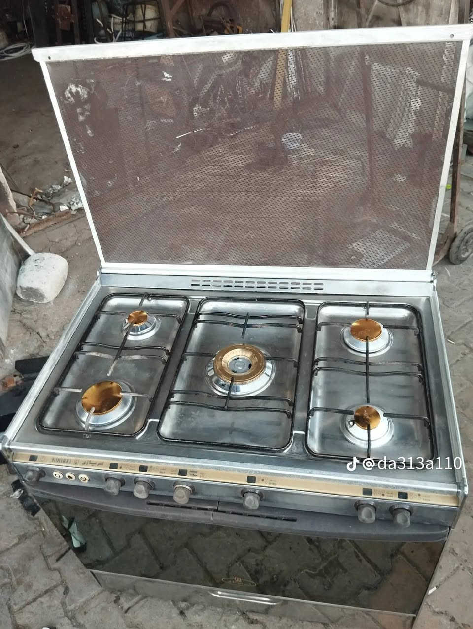 سلام عليكم ورشة ابو علي اللصيانة الطباخات الغازية صيانة موقعية خليك ابيتك وتجيك  للبيت التواصل على واتساب ***********
