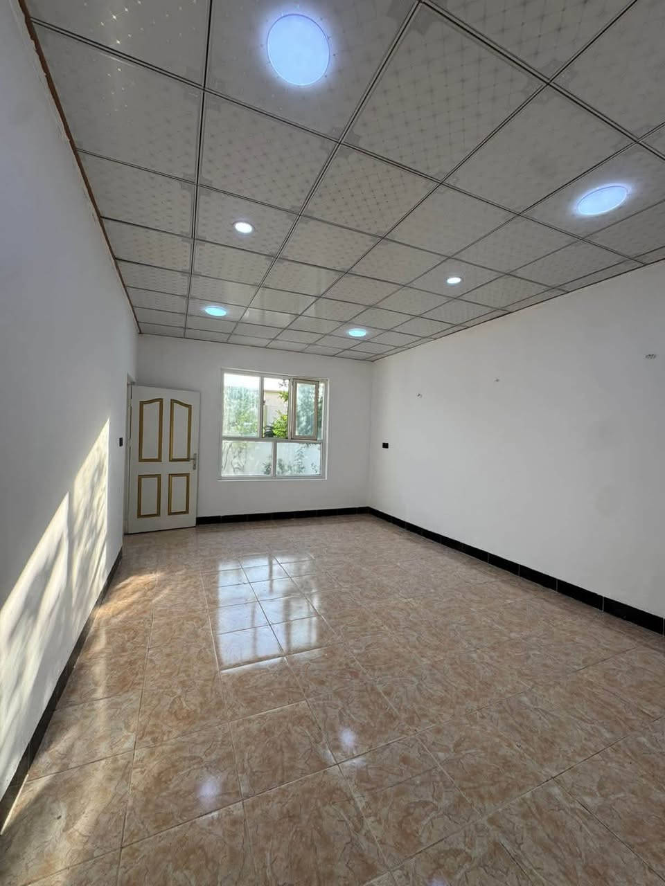 منزل للبيع في أربيل مجمع المهندسين 200م
يتكون:-
3غرف
أستقبال
صالة
مطبخ
مجموعة صحيات 
للاستفسار:-
***********📞
