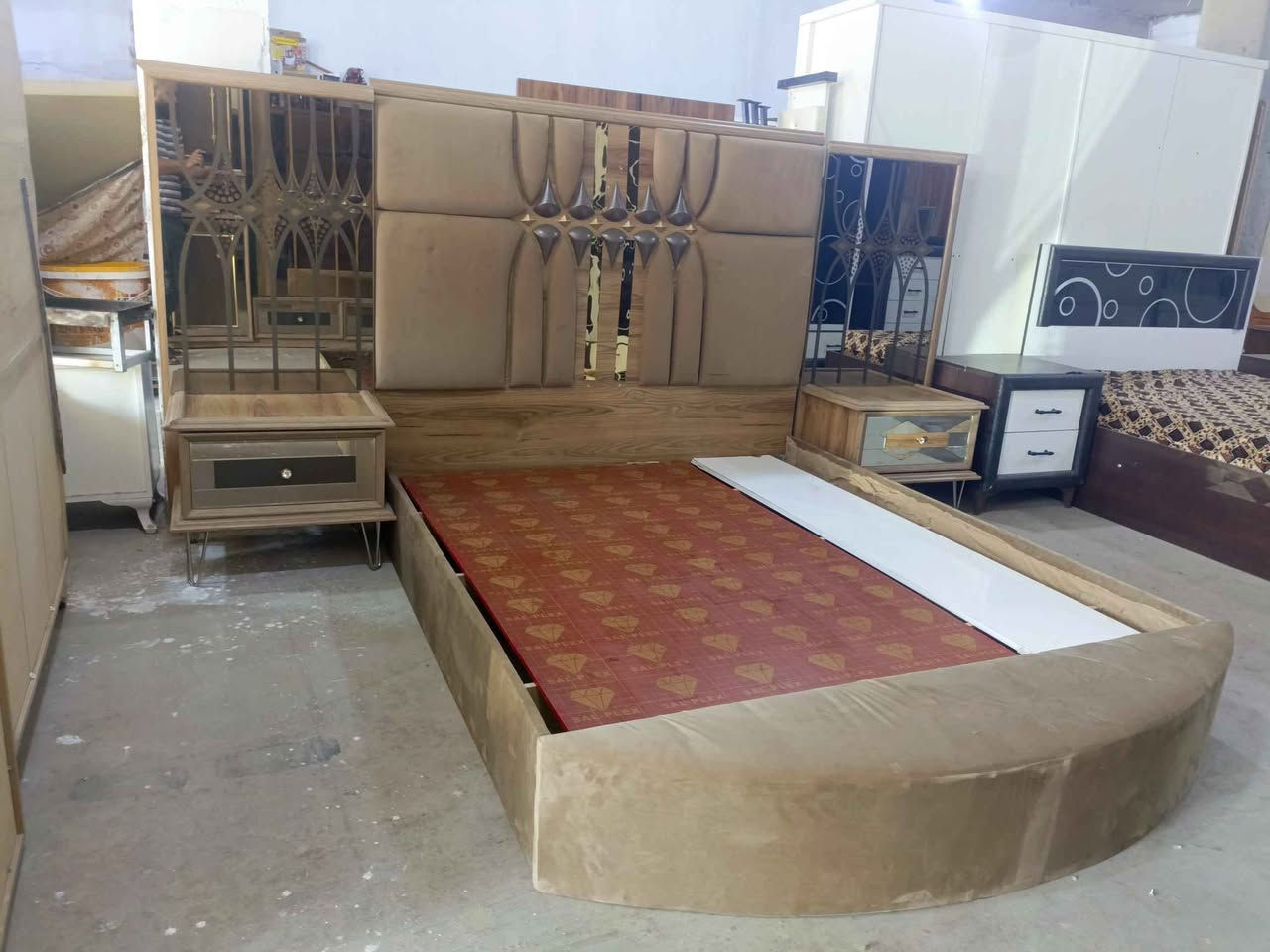 غرفة نوم تركي نضيفه كلش اخو الجديد 6قطع سعرها 650 عنوان كركوك الشراي يخابر 
*********** كركوك, العراق
