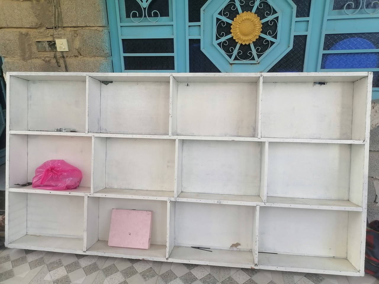 🔴 للبيع رفوف وفاترينة بحالة جيدة 🔴
• رف خشبي أبيض كبير مقسّم – مناسب مكتبة أو محل
• فاترينة زجاج للعرض – نظيفة وما بيها كسر
• رف حديد مخزني عملي وقوي
📌 الحالة: مستخدمة وبحالة جيدة
📌 مناسبة للمكتبات، المحلات، المخازن
📌 سبب البيع: عدم الحاجة
💰 السعر:  500 مناسب وقابل للتفاوض 
📍 الموقع: ( بعقوبة تقاطع السادة )


**إذا كنت صاحب هذا الإعلان وتريد حذفه لأي سبب، رجاءا أرسل رسالة إلى الدعم الفني**