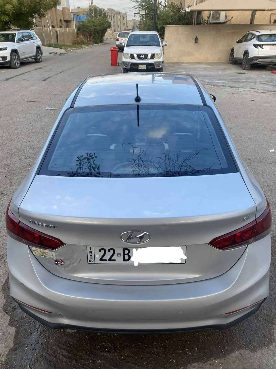 اكسنت 2019 خليجي
رقم اربيل بأسمي هزه جديده رقم انكليزي
شاشة اندرويد 
تحكم ستيرن جهتين 
قطعتين تبريد 
تخم تاير جديد 
باتري جديد 
صدر بلاد مال الشركة 
مكينه 1600 دوش ع وضع الشركة
كير at شركة 
بيها صبغ جاملغ امامي ايسر بدون دواخل 
السعر 118 
مكاني بغداد حي الجهاد 
***********
