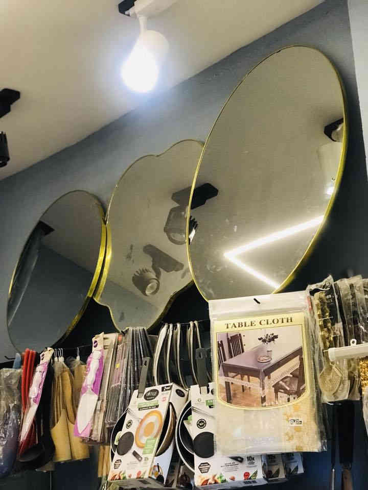 ‎مجمع #كراكيب
‎للمنزلية والهدايه والانتيكه
‎توجد خدمة توصيل لجميع المحافظات 🚚 
‎العنوان/واسط/الزبيدية/ شارع مدارس 🏫 

‎الاستفسار واتساب ***********🤳🏻
