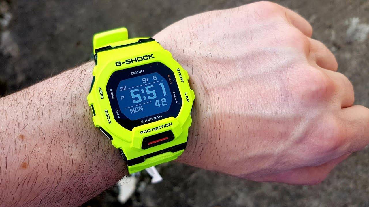 سعر القطعة 5  الف 
هذه الساعة هي ساعة رقمية بتصميم رياضي مربع، تشبه في مظهرها ساعات Casio G-Shock.تأتي الساعة بتصميم مربع كلاسيكي وهيكل متين مصنوع من الراتنج.عادةً ما تكون هذه الموديلات مقاومة للماء والصدمات، وتتضمن ميزات مثل المنبه وساعة الإيقاف (Stopwatch).تتميز بشاشة رقمية LCD واضحة تعرض الوقت، وقد تشمل وظائف إضافية مثل قياس السرعة أو الإضاءة، اعتمادًا على الطراز الدقيق.

كل هذا وبخمستالف دينار 🫡😍


**إذا كنت صاحب هذا الإعلان وتريد حذفه لأي سبب، رجاءا أرسل رسالة إلى الدعم الفني**