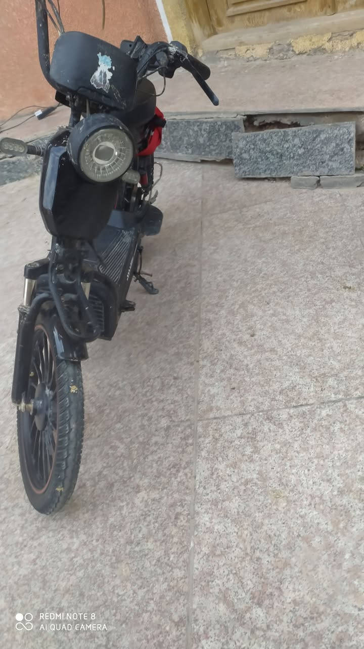 السلام عليكم دراجه نظيفه المكان بكرلي الرقم ***********
