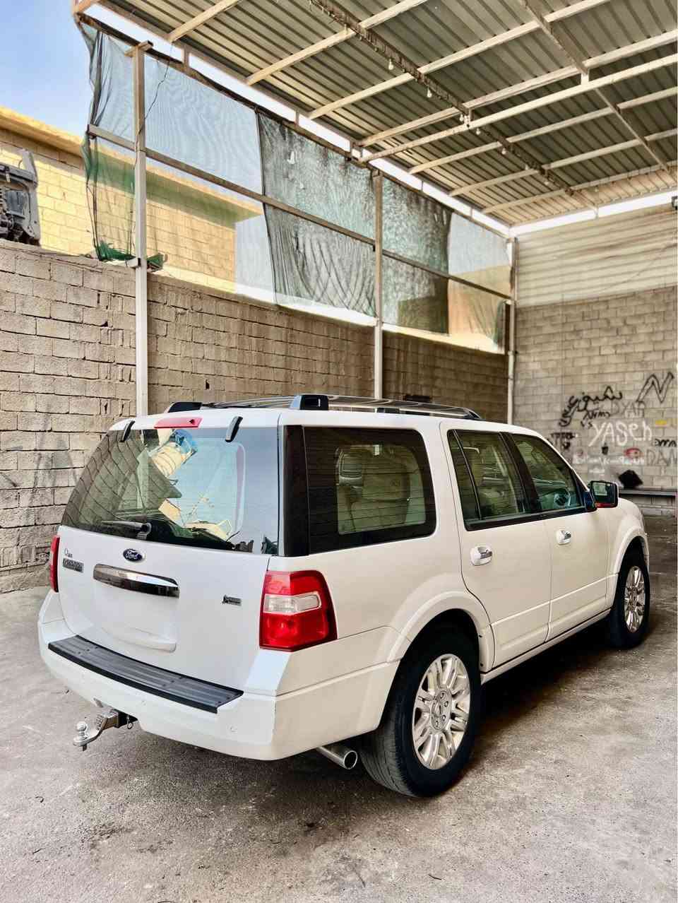 فورد اكسبدشن لمتد فول مواصفات 2013 خليجي شركة نيفا مواصفات دوسة كهربائي دبل اكسل كوشنات جلد كهربائي وخزن تدفئة وتبريد وسكليتر كهربائي صندوق جك وكهربائي سلايت حاسة خلفي وامامي ماسحات اوتو مرايات شفط كود فتح البيبان شاشات DVDعدد ثلاثة مع مواصفات اخرى السيارة بيها صبغ بابين جهة السكن بدون ايرباكات المحرك والكير بشرط و رقم 
السليمانيه سنويه ورقم جديد مكان كركوك  سعر 170 بي مجال للطيبين 
*********** كركوك, العراق
