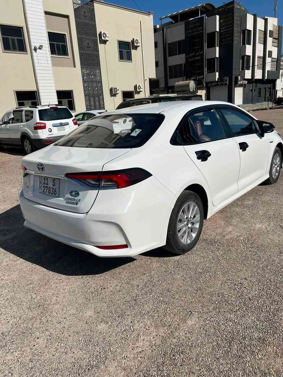 كورلا للبيع موديل 2021
              مواصفات السياره العلامة الزرقاء
* ✅ محرك هايبرد سعة 1.8 لتر مع ناقل حركة e-CVT.
* ✅ نظام دفع أمامي (FWD).
* ✅ مصابيح أمامية LED.
* ✅ مصابيح خلفية LED.
* ✅ جنوط ألمنيوم قياس 16 إنش.
* ✅ كاميرا خلفية.
* ✅ مثبت سرعة.
* ✅ نظام تشغيل بالبصمة (Smart Key) إذا كانت هذه الفئة مجهزة به.
* ✅ شاشة وسطية مقاس 8 إنش مع Apple CarPlay وAndroid Auto.
* ✅ فرامل إلكترونية (EPB) مع Auto Hold.
* ✅ نظام الثبات الإلكتروني (VSC) ومساعد صعود المرتفعات (HAC) وABS.
* مرفق السونار
* السعر 137 وبيها مجال
* مكان السياره الرمادي
* للاستفسار *********** واتساب
