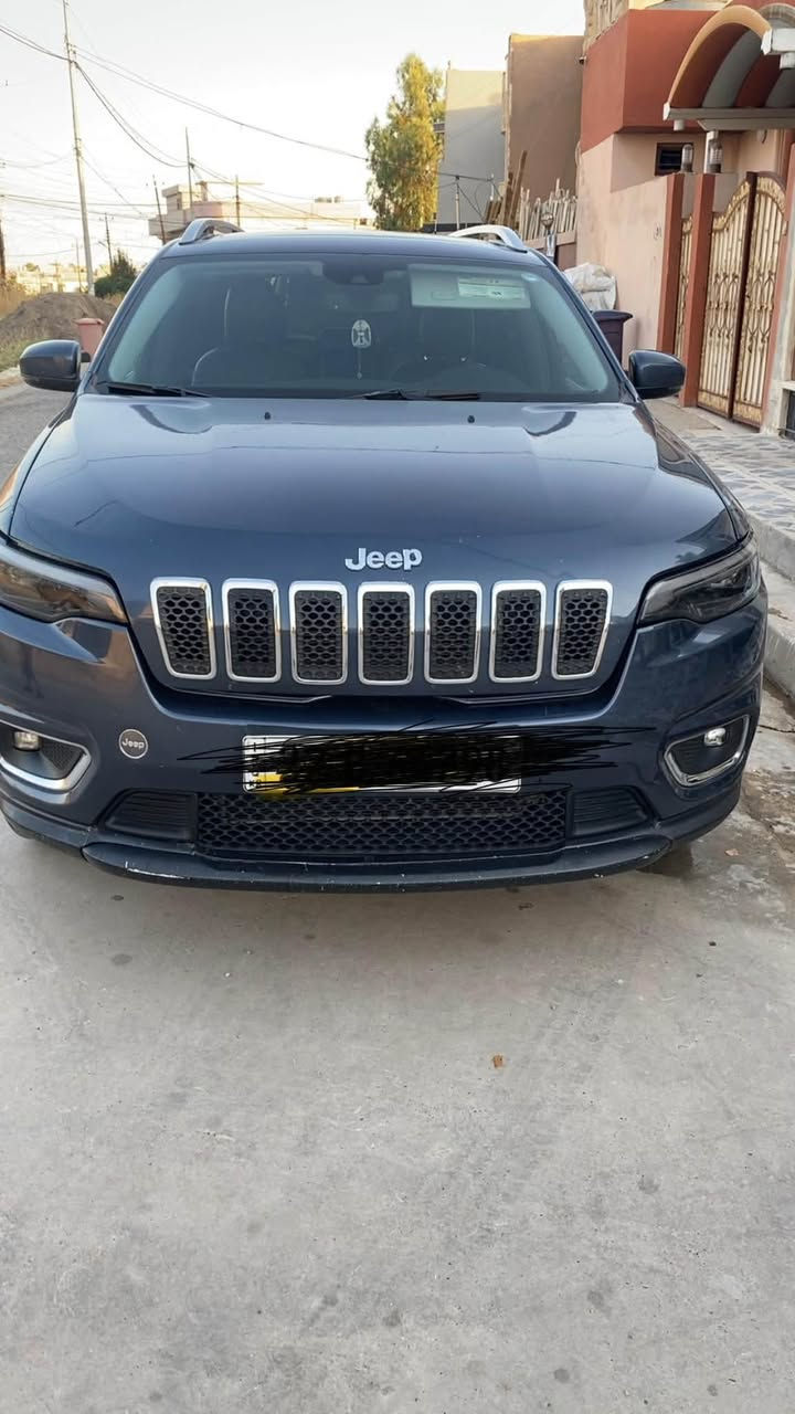 السلام عليكم جيب شيروكي بزون موديل 2019 
فول مواصفات سقف بانوراما كشنات كهربائي تدفئه تبريد كلو شغال 
محرك 6 سلندر محرك وكير شرط بيها قطعتين تبديل بوند وجاملغ امامي الأيمن بدون دواخل جاملغ الأيسر بي شويه صبغ 
سنويه جديده مجدده لل 2035 
السعر 150 وبيها مجال حك الجيه 
الرقم ***********
موجود ماسنجر واتساب فقط
