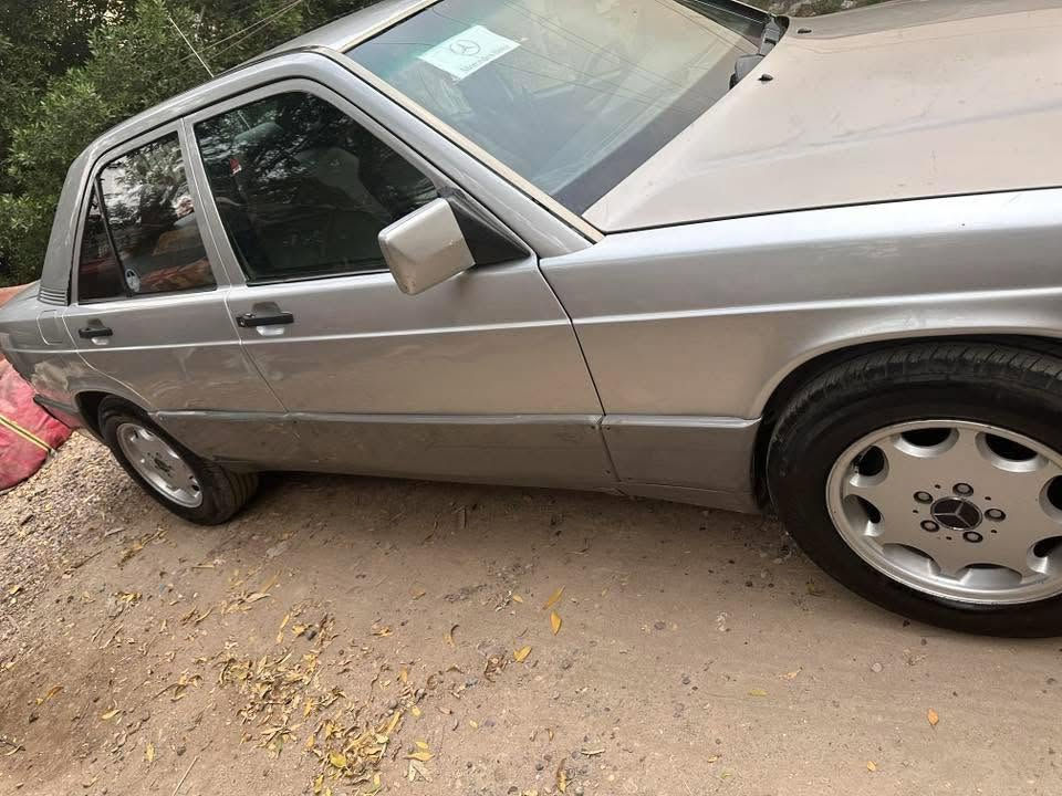 سلام عليكم للبيع مارسيدس 190طيارين محرك 300 بلادي 6سلندر جاهزة قفل سنتر لوك جام كهرباء رقم بغداد الدولي  تحويل ثاني يوم باسمي السعر 43وبيها مجال مكاني بغداد ***********
