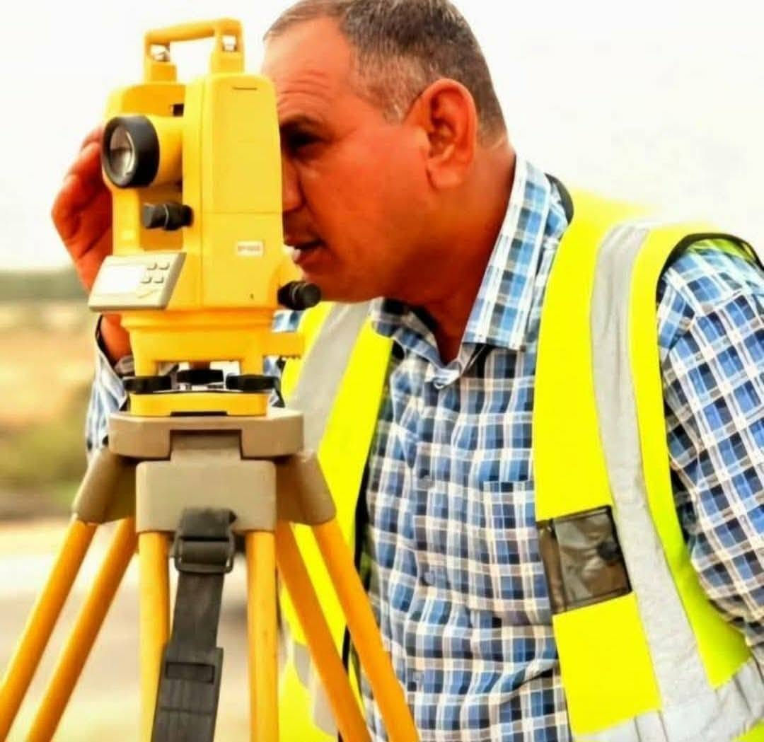 السلام عليكم
ضمن عمل المقاولات مع مهندس مساحه وتحديد موقع جي بيس لخارطه ١٠٠ متر و ٤٠٠ متر كماموضح بل جي بيس 
دفن الارض 
وحدل الارض 
وصب شريطي ثم  نضع الخارطه البناء
تزفيت البتلوو ماده القير 
نستمر بل عمل حتى اكمال البيت ومن الله توفيق 

عنوان مكتب النجف الاشرف ناحيه العباسيه اقرب نقطه داله مستشفى العباسي تواصل معنا *********** علاء الابراهيمي
